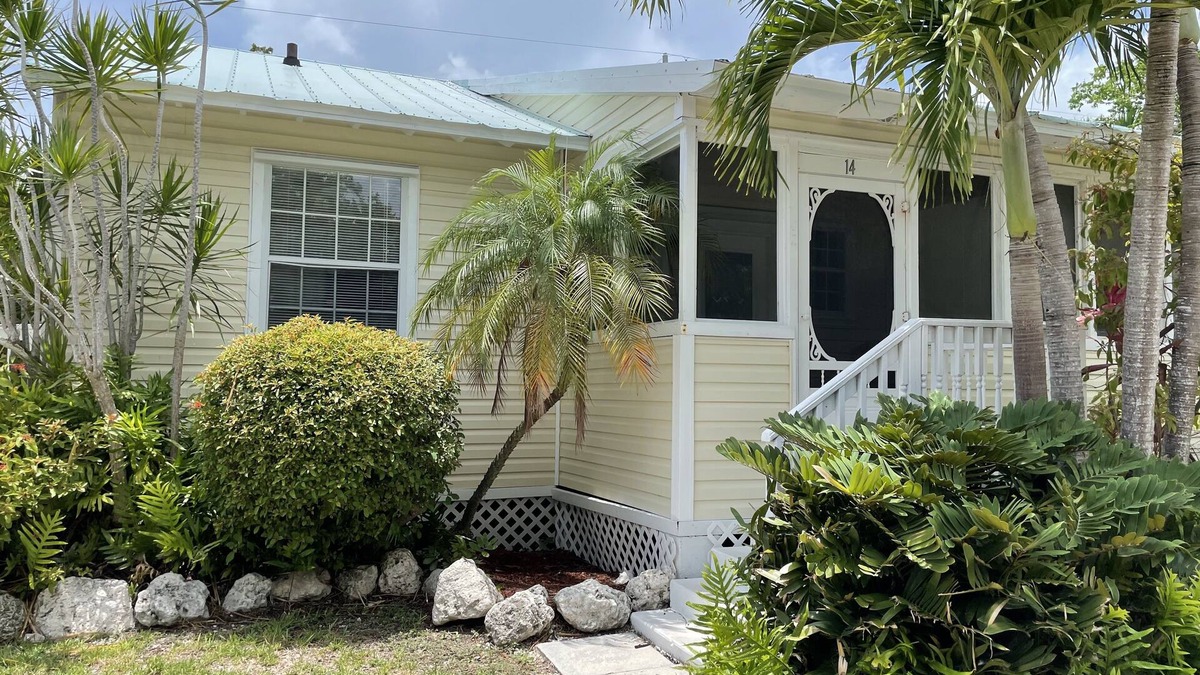 Cudjoe Key Cottage | Old Florida Style, Dockage, Swimming Pool (shared), just 20 miles from Key West