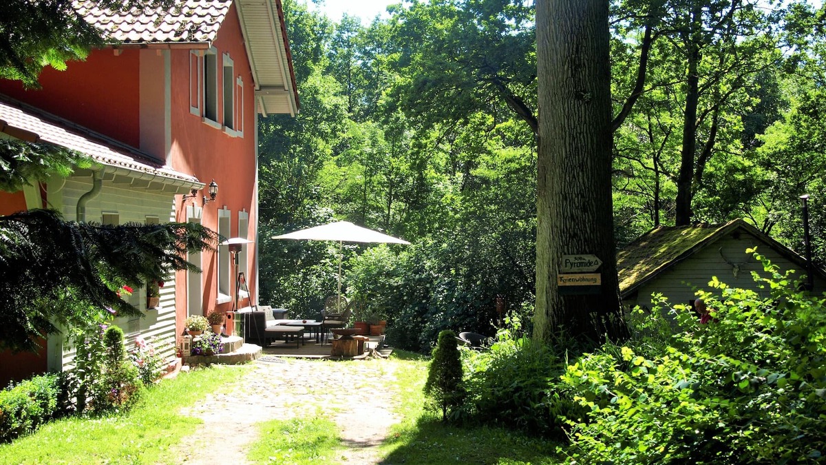 Garzau Apartment | Old forester's house in the nature park, surrounding area of Berlin, own terrace, sauna, WiFi