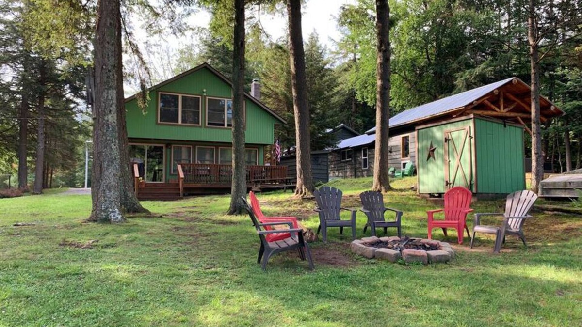 Old Forge Cottage | Old Forge Lakefront Cottage with 5 Bedrooms and 2 Baths (Sleeps 10)!