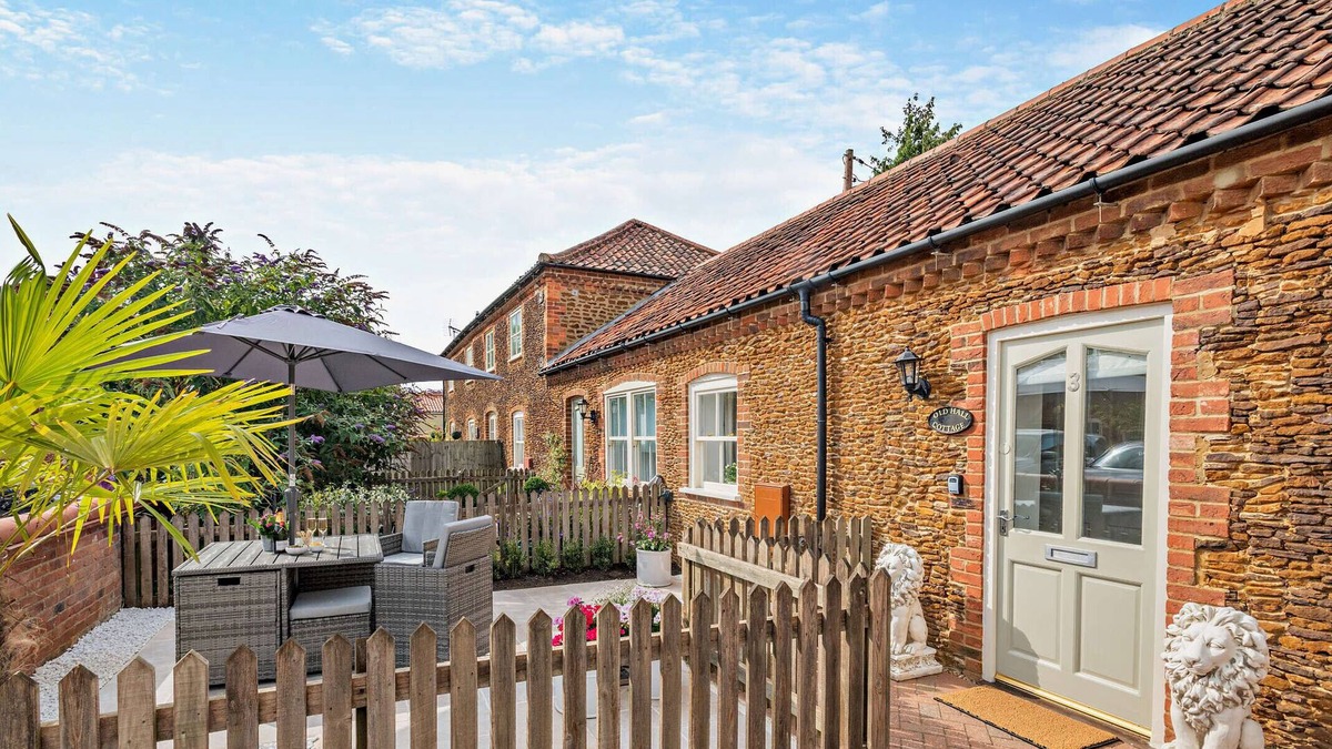 Dersingham House | Old Hall Cottage - One Bedroom House, Sleeps 2