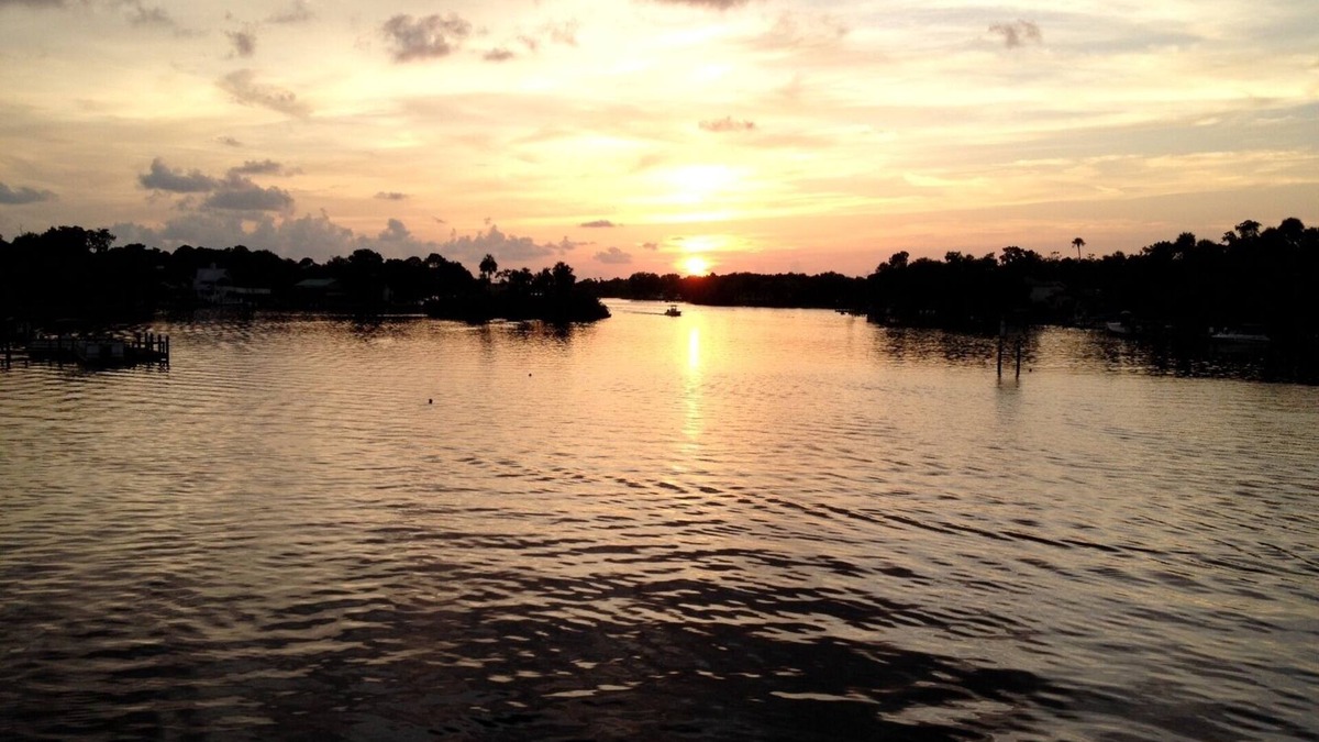 Homosassa House | Old Homosassa Waterfront! Long Western Views! No Red Tide Here! Cedar Shack!