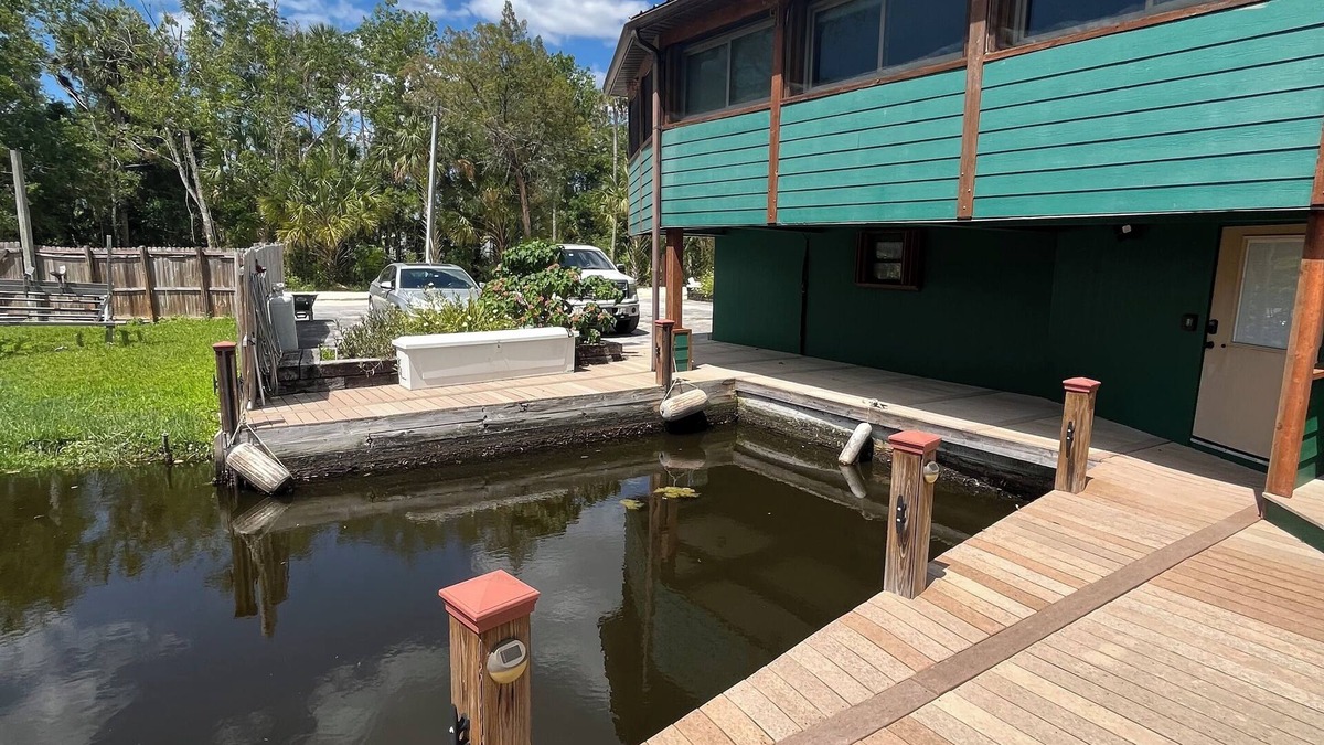 Homosassa House | Old Homossasa charm with Pool & boat dock w/gulf access & game room