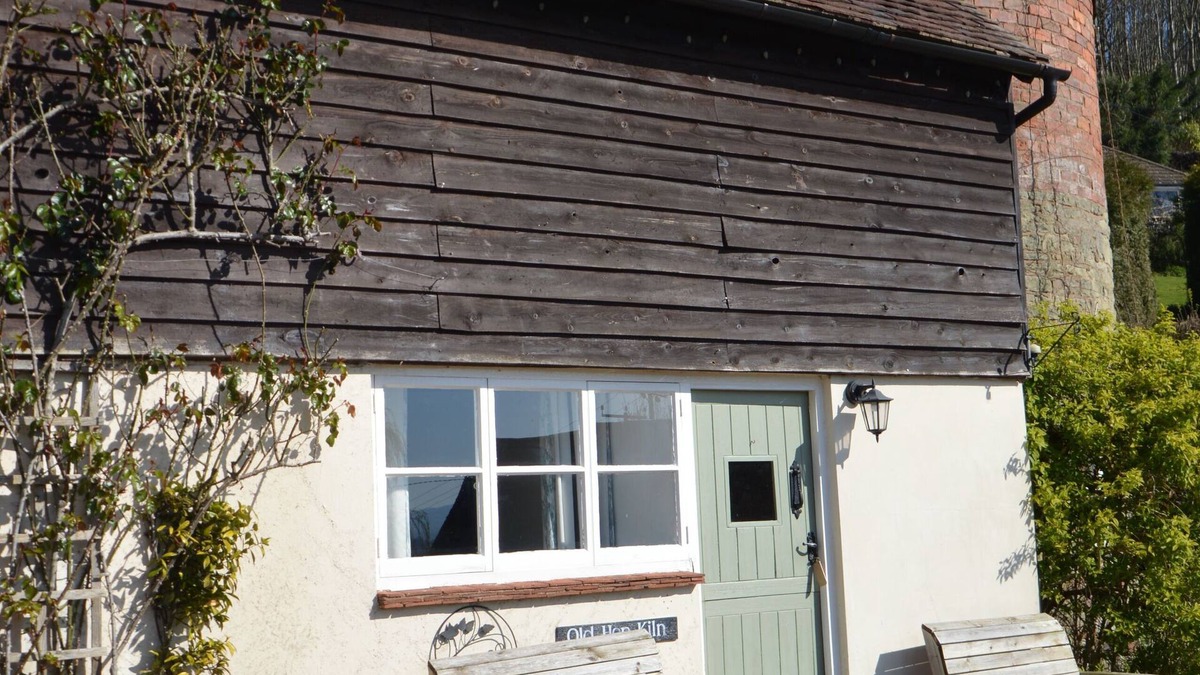 Hay-on-Wye Cottage | Old Hop Kiln - sleeps 6 guests in 3 bedrooms