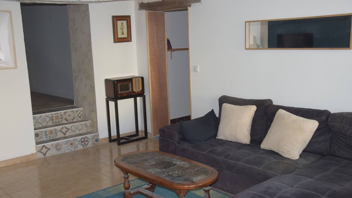 Panzoult House | Old house with garden in village center