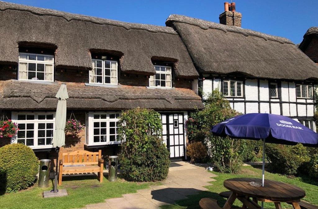 Whipsnade Hotel | Old Hunters Lodge Whipsnade Limited