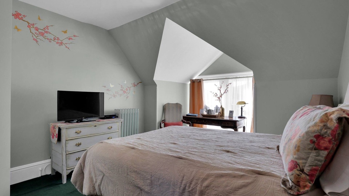 Olean Bed & Breakfast | Old Library Inn - Mark Twain Room