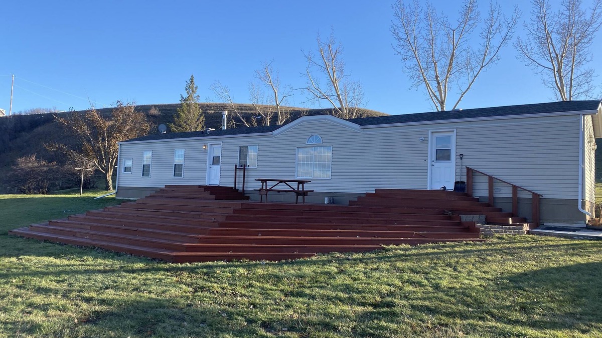 Lethbridge County House | Old Man River Retreat
