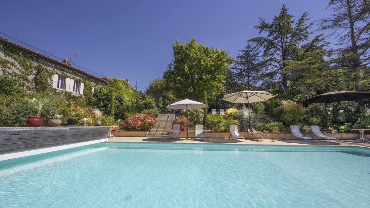 Soupex Cottage | Old Mansion & Bohemian vintage design touch. Historical Park & ​​large pool.