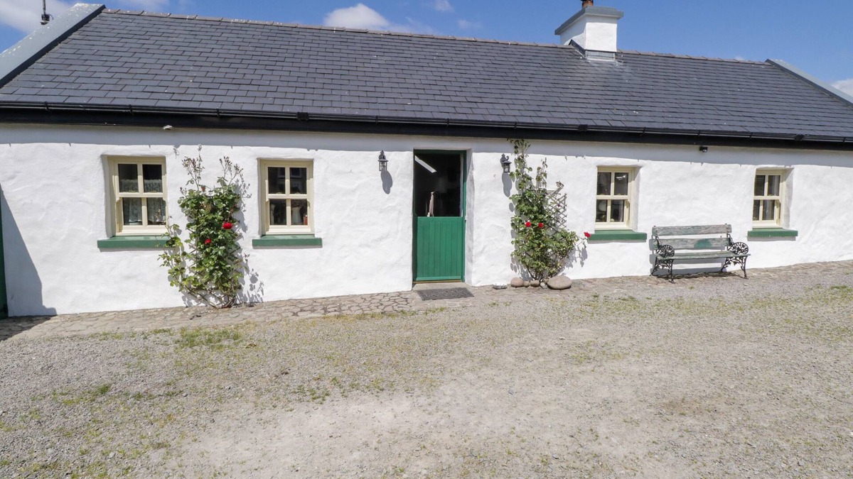Liscarney House | OLD MIKE'S COTTAGE, pet friendly in Westport, County Mayo