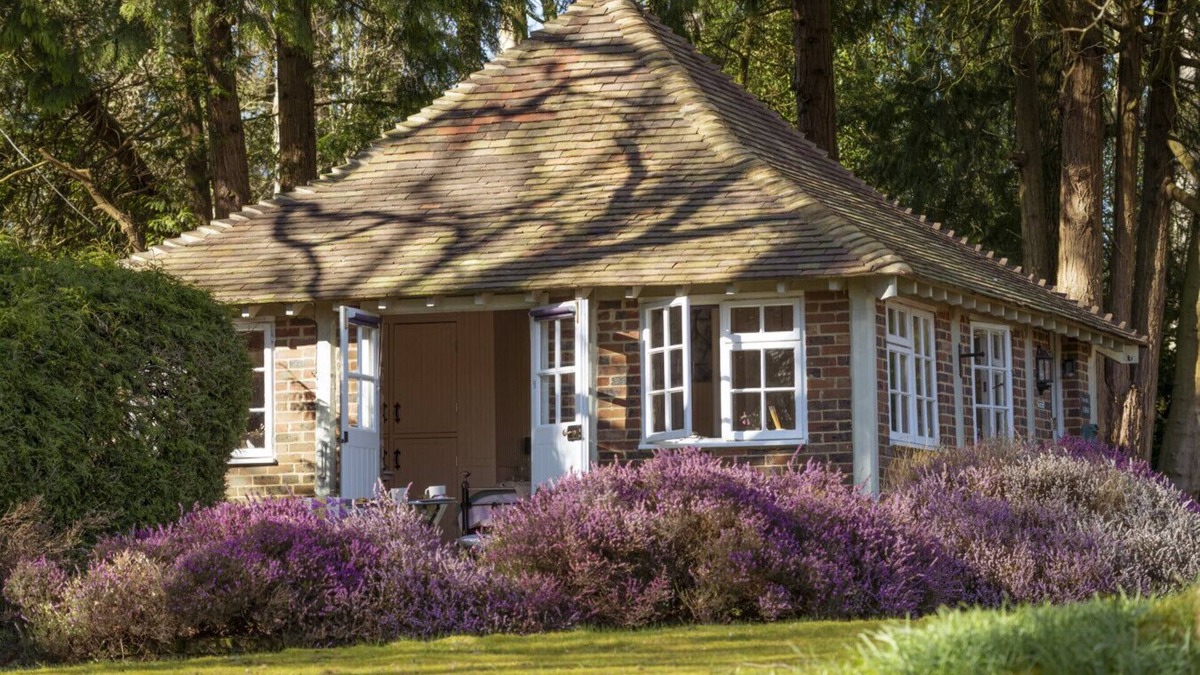 Hassocks Cabin | Old Mill Lodge: Quiet I Retreat I Parking