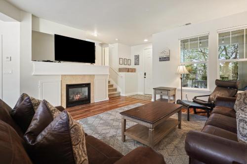 Southern Crossing House | Old Mill Magic townhouse