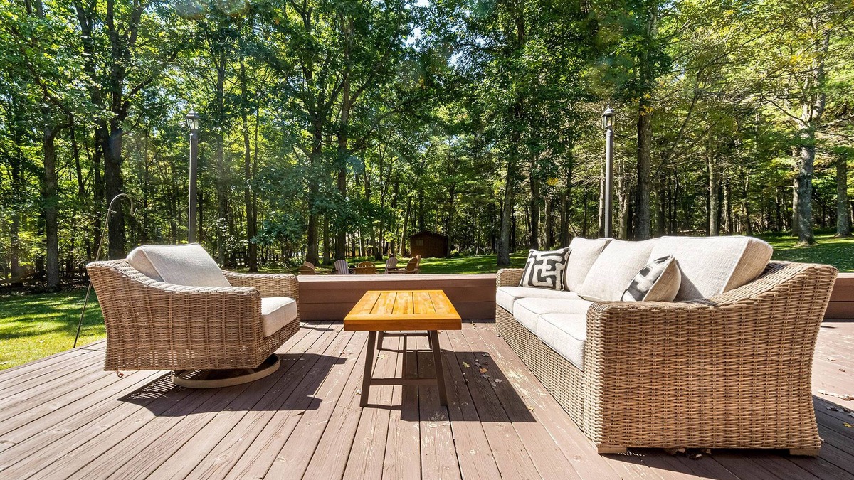 Paradise Point House | Old Moose Barn | Lake Access + Hot Tub & Boat Slip!