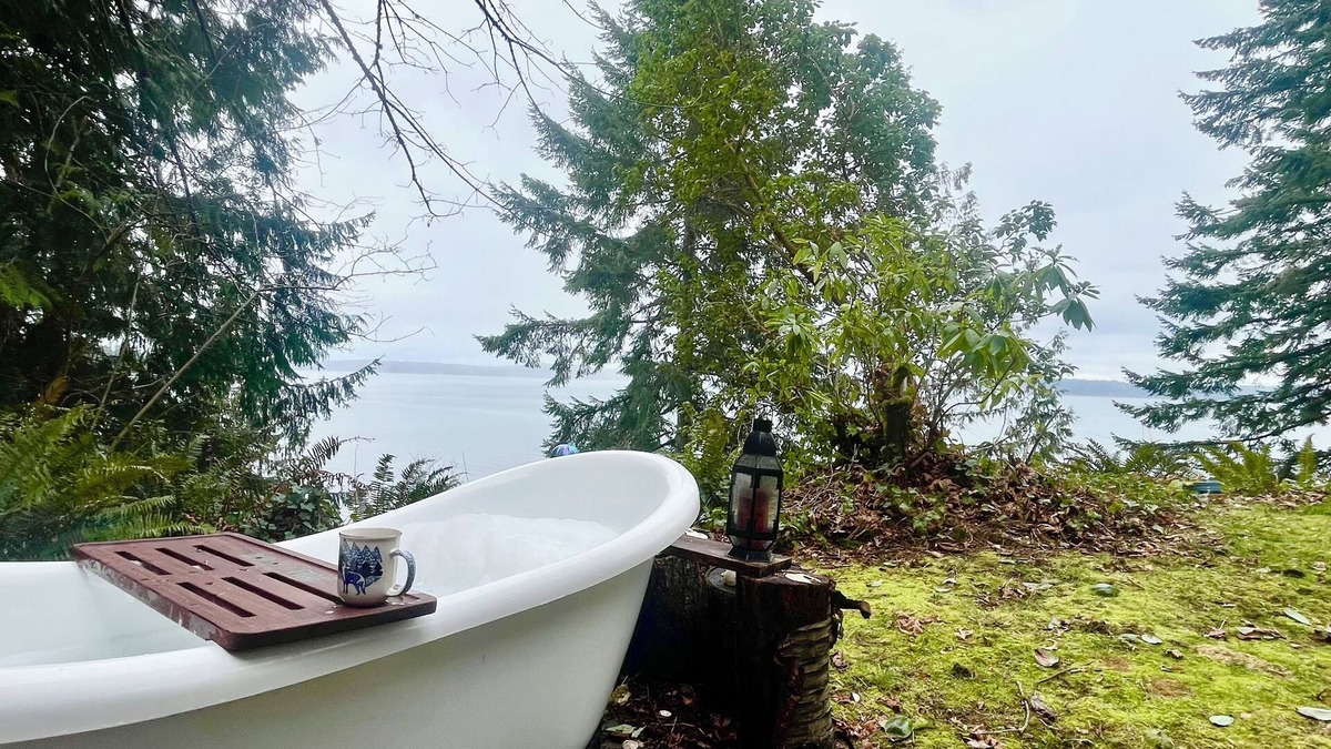 Tillicum Cabin | "Old Pine" Rustic Waterfront Cabin w/Outdoor Tub #CabinVibes