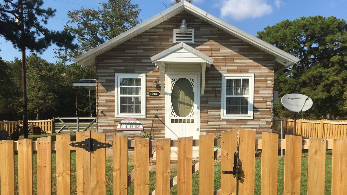 Waveland Cottage | Old Post Office Bunkhouse
