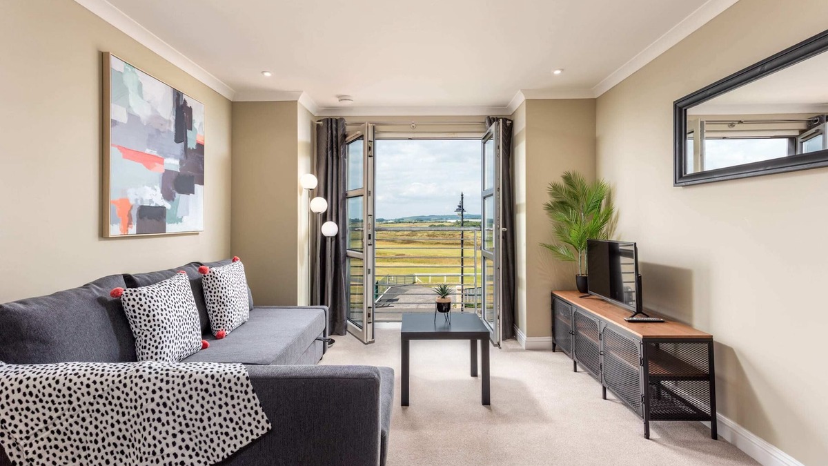 Prestwick Apartment | Old Prestwick View - Donnini Apartments