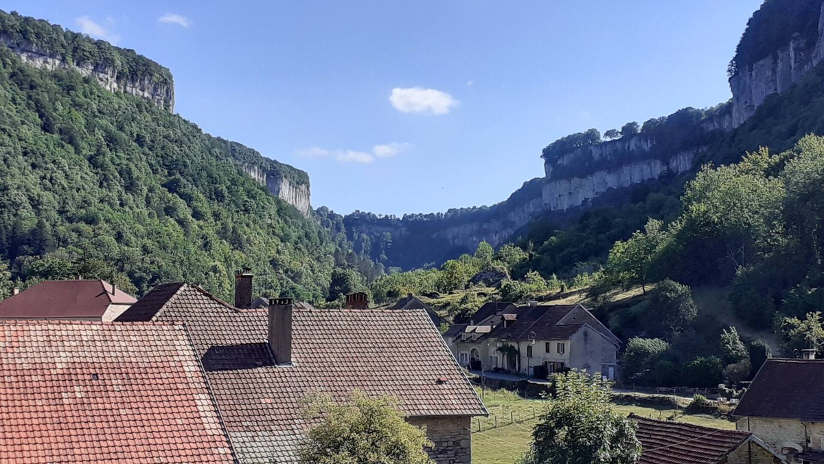 Cize House | Old renovated house near the Hérisson lakes and waterfalls region