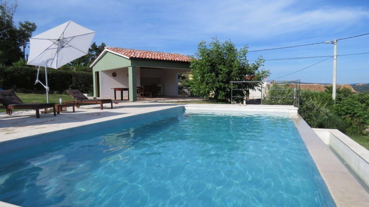 Topid House | Old renovated house with private swimming pool, romantic, quiet, family friendly