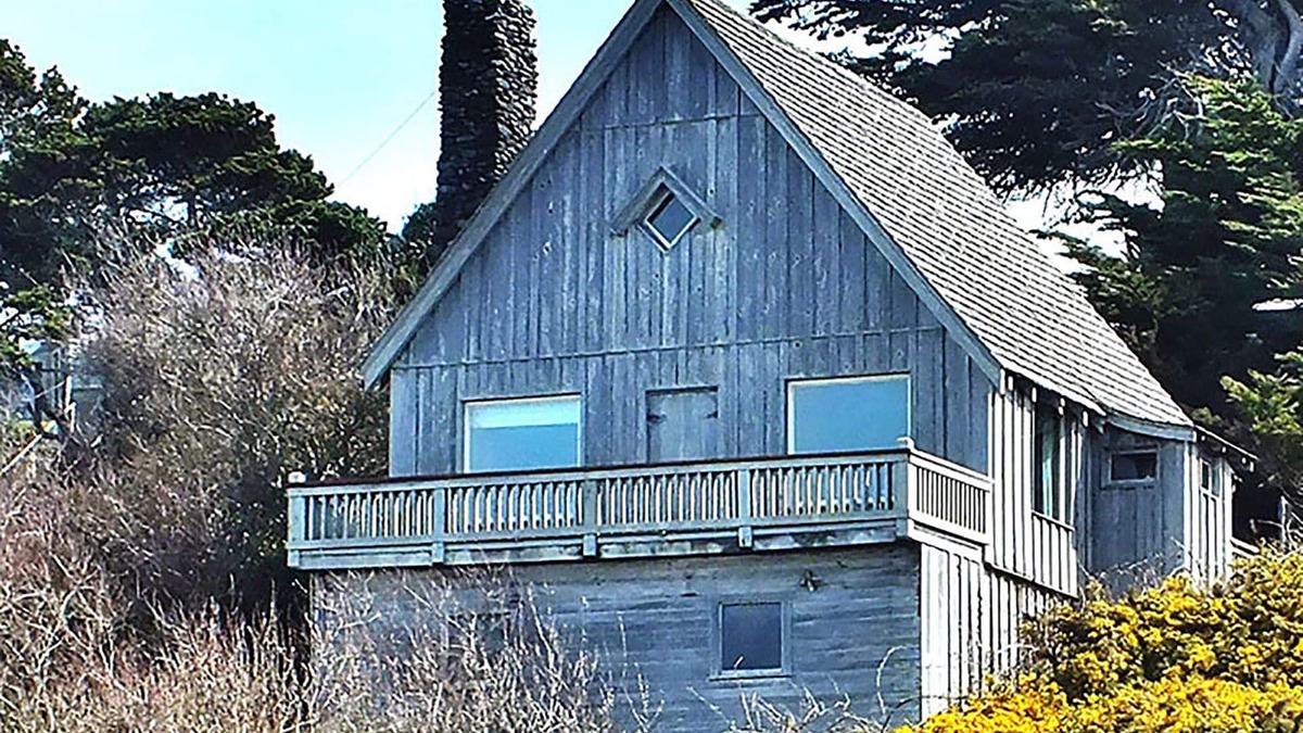 Bandon House | Old Rustic Beach Cabin: Private deck overlooking Face Rock Beach.
