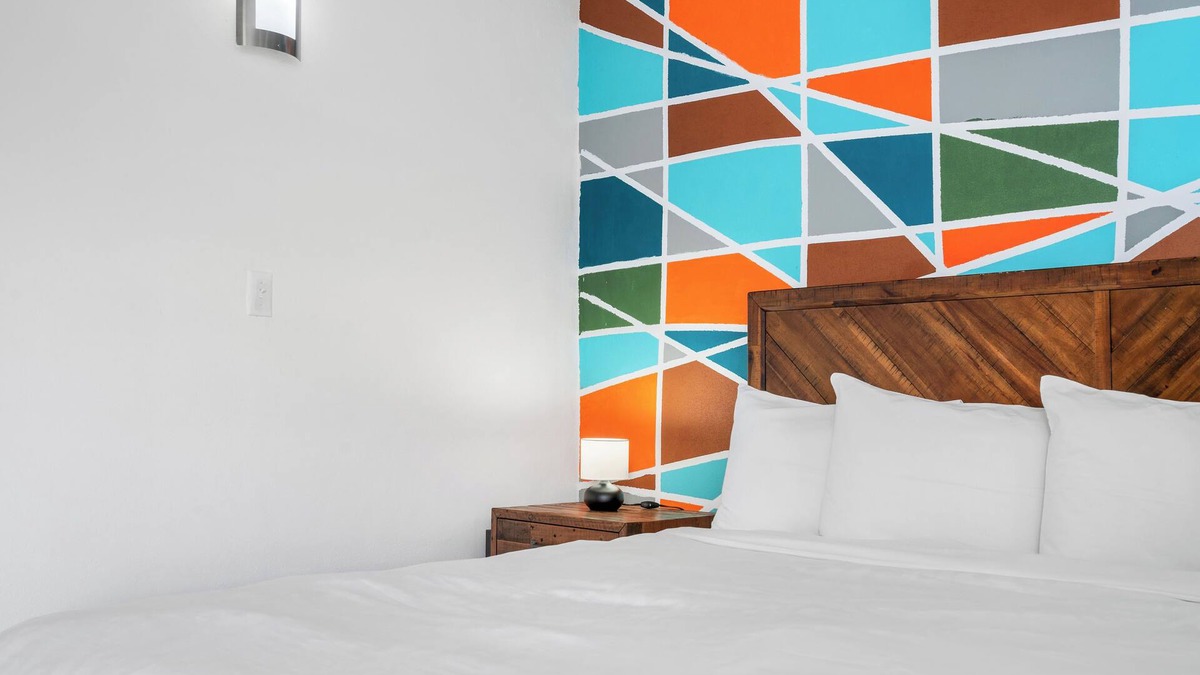 Puerta de Tierra Apartment | Old San Juan Views | Smart TV | Balcony | Near The Beach | AC