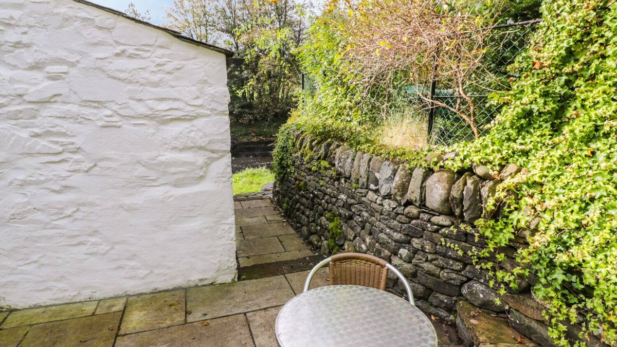 Castle Douglas Cottage | OLD SAWMILL COTTAGE, pet friendly, with open fire in Castle Douglas