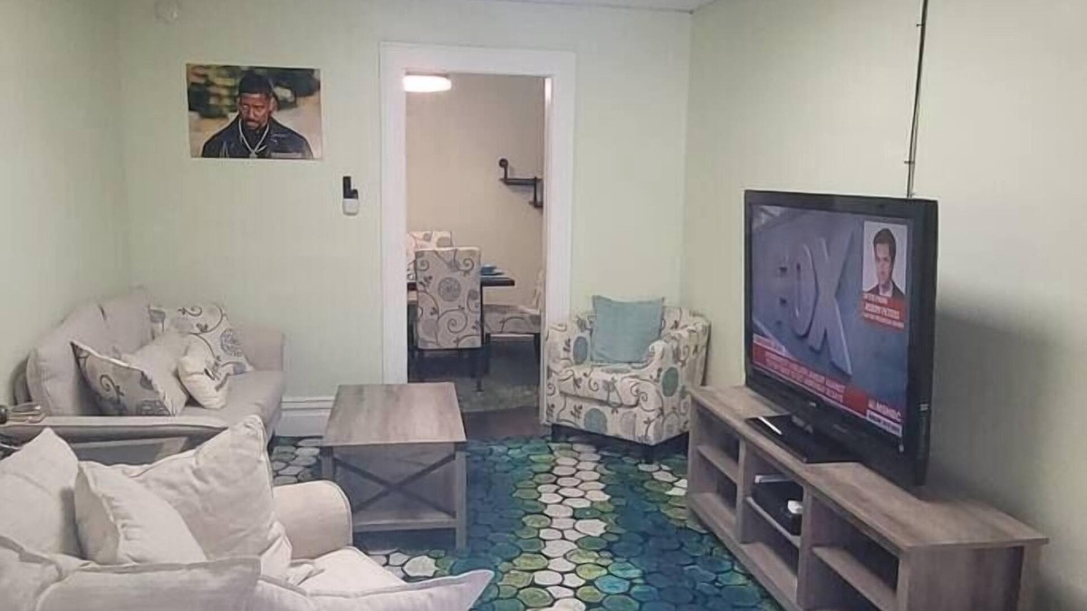 Beckley Apartment | Old school flair with modern industrial vibe