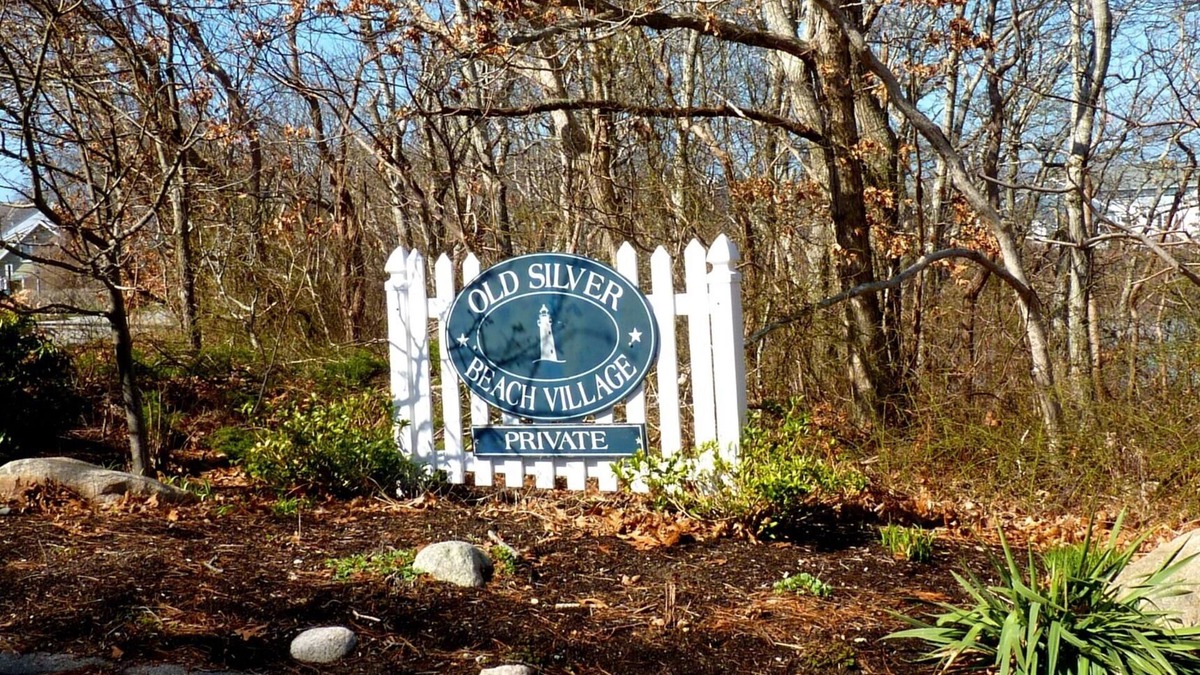 Silver Beach House | Old Silver Private Beach, 5 minute walk to white sandy shore!