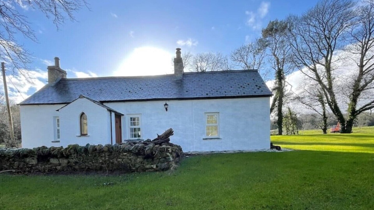 Ballynahinch Cottage | Old Stone Cottage - historical cottage with woodburner, great trails