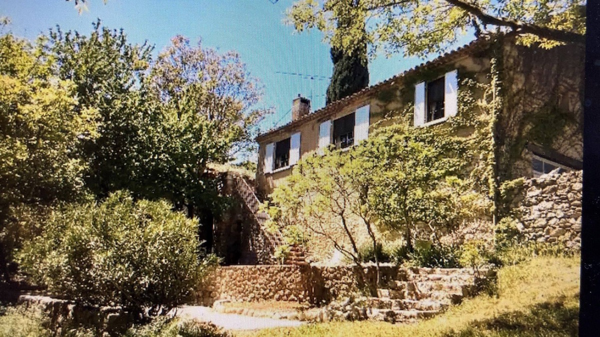Merindol House | Old stone family home