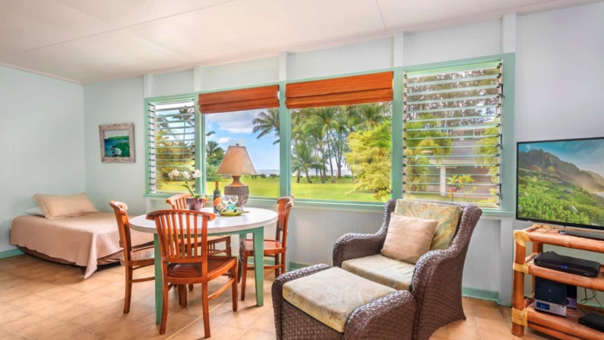 Hanalei House | Old Style beach house on Hanalei Bay;stunning mountain view, ocean breezes
