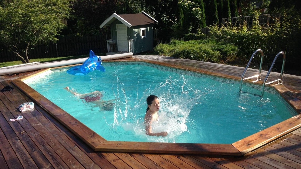 Danderyd Villa | Old style villa with pool close to Stockholm City. Close to lakes, forests, sea