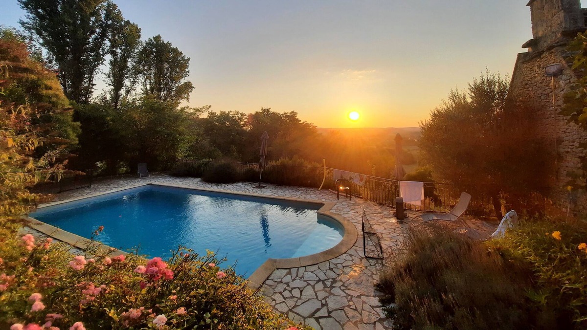 Marnac House | Old tobacco barn with a view of the Dordogne