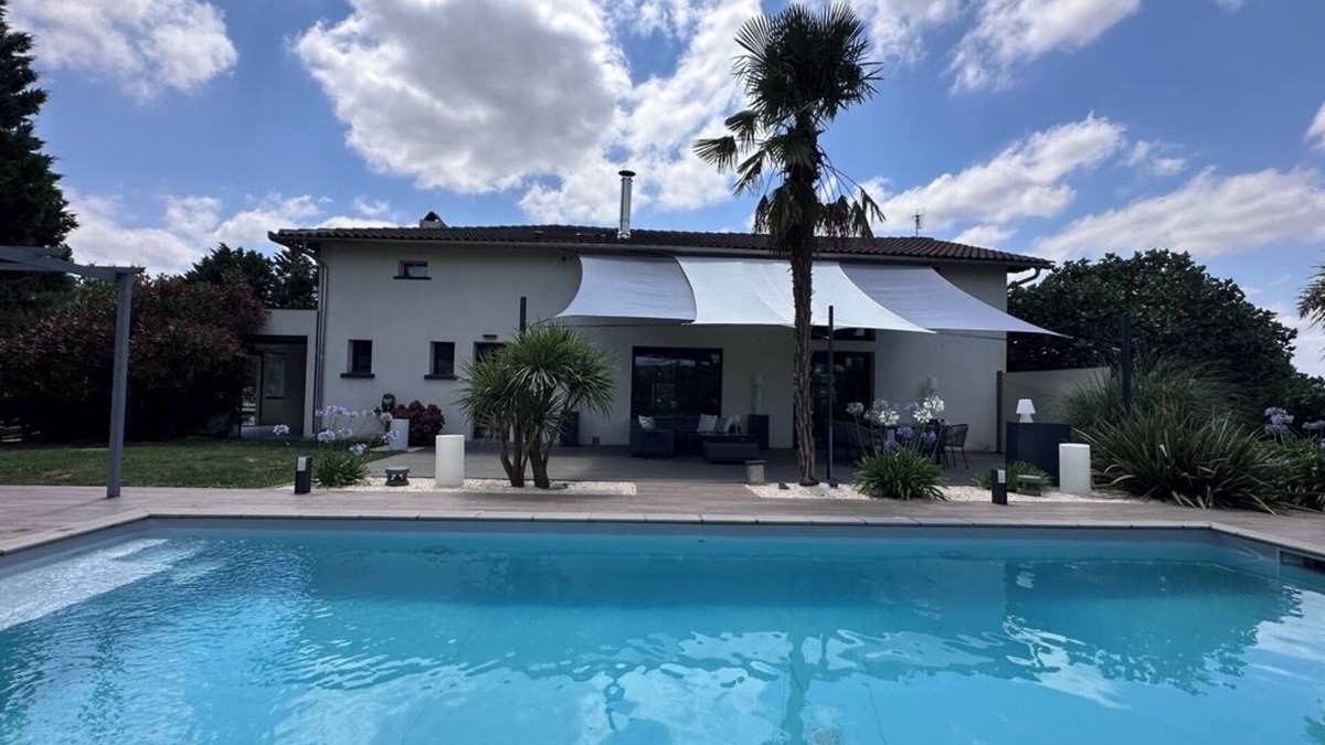 Le Castera Villa | Old Toulousan house renovated into a high-end villa 30 minutes from Toulouse.