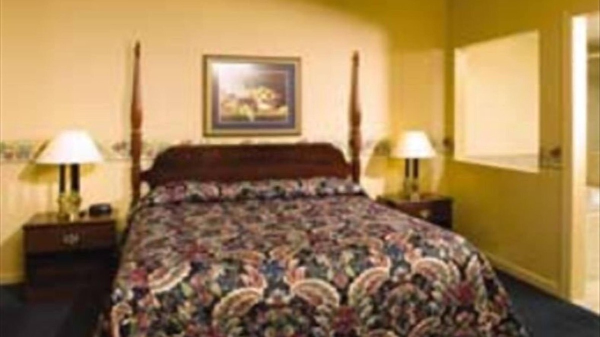 Old Town West Condo | Old Town Alexandria Resort ~located minutes from the metro
