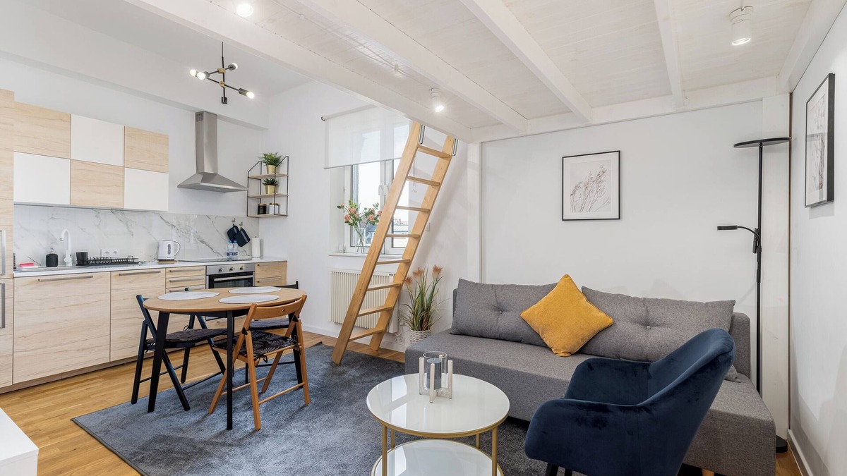 City Centre Apartment | Old Town Chic Studio with Mezzanine