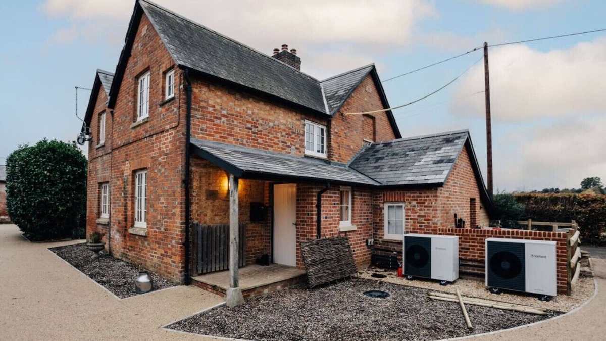 Cuddesdon House | Old Town Cottage, pet friendly, close to Oxford