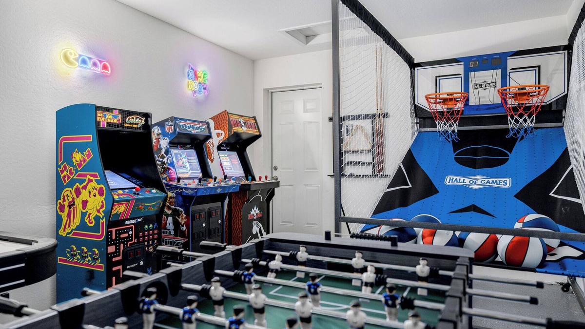 New Papago Parkway House | Old Town Game Room-Heated Pool-Hot Tub-Mini Golf!