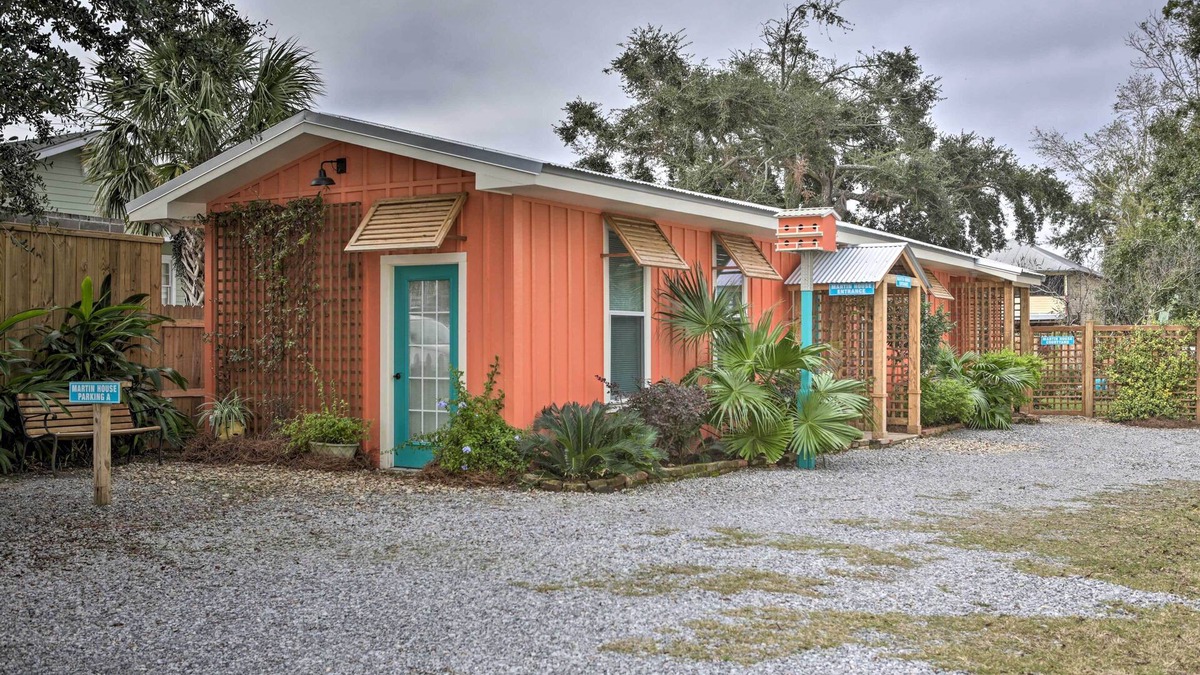 Old Town Apartment | Old Town Getaway, Walk to Shopping, Dining, & Bay!