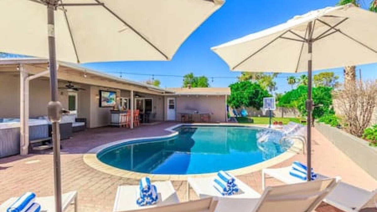 Scottsdale Highlands House | Old Town Heated Pool Hot Tub Putting Green
