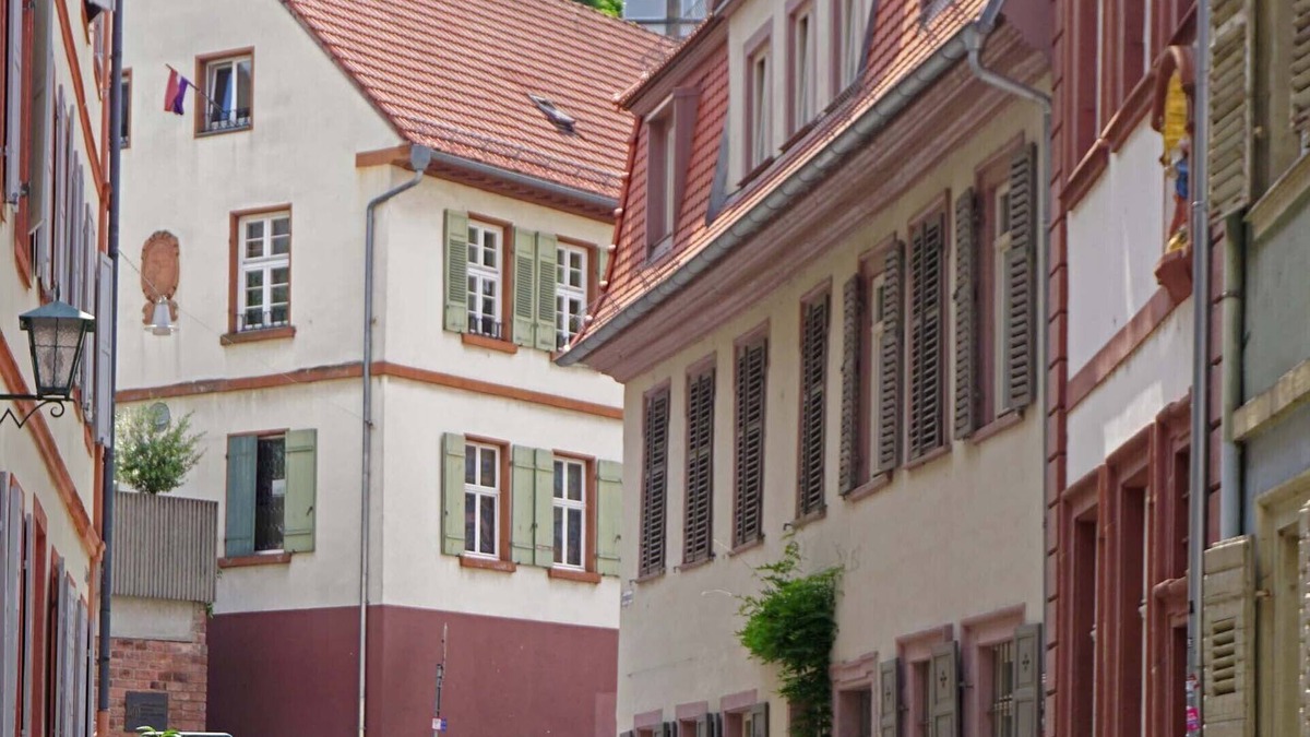Heidelberg City Centre Apartment | Old town legend - studio for 2-3 people between market square and castle.