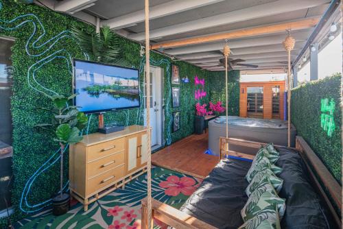Scottsdale Estates Six Apartment | Old Town RGB Forest Bar - Pet-Friendly with Spa, Pool, Sauna, Golf, Hot Tub, Ping Pong, PS3, & Gazebo