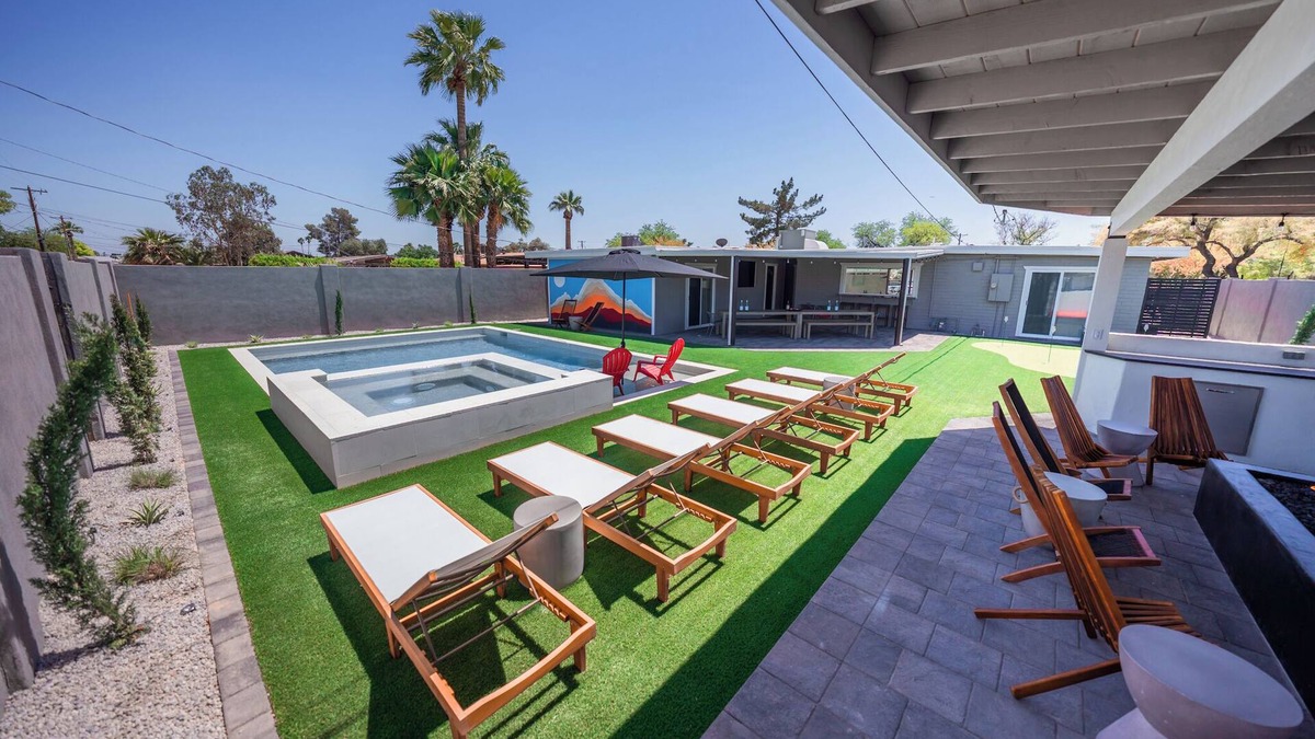 Cox Heights House | Old Town Villa - FREE Heated Pool, Hot Tub, Fire Pit, Putting Green, BBQ