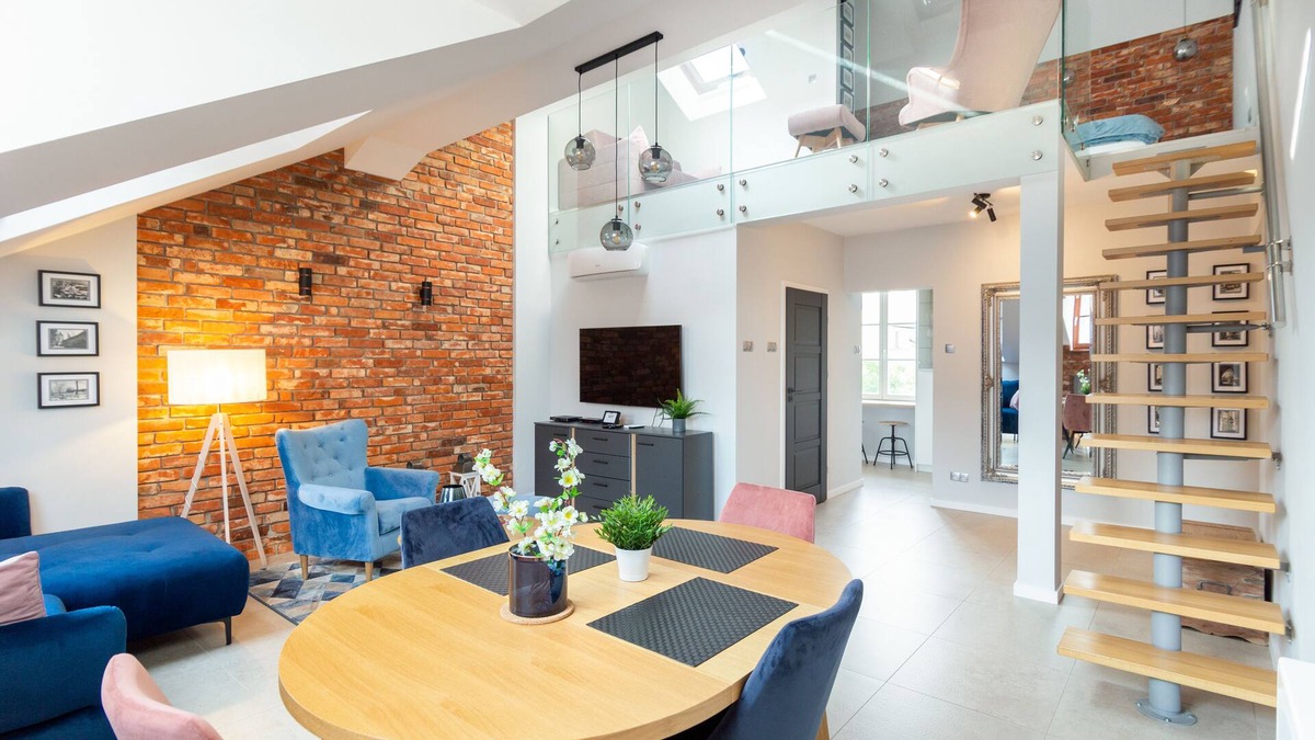 Stare Miasto Apartment | Old Town with a view to St Mary Church, bth + extra toilet, air-con