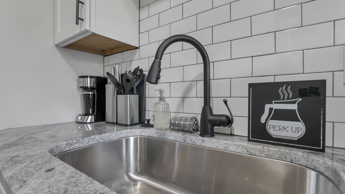Franklin Park Apartment | Old Towne East - 1 BR Apt - Steps from E Market!