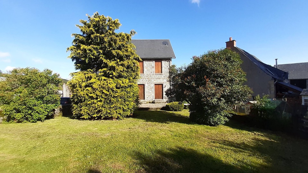 Saint-Sauves-d'Auvergne House | Old village school