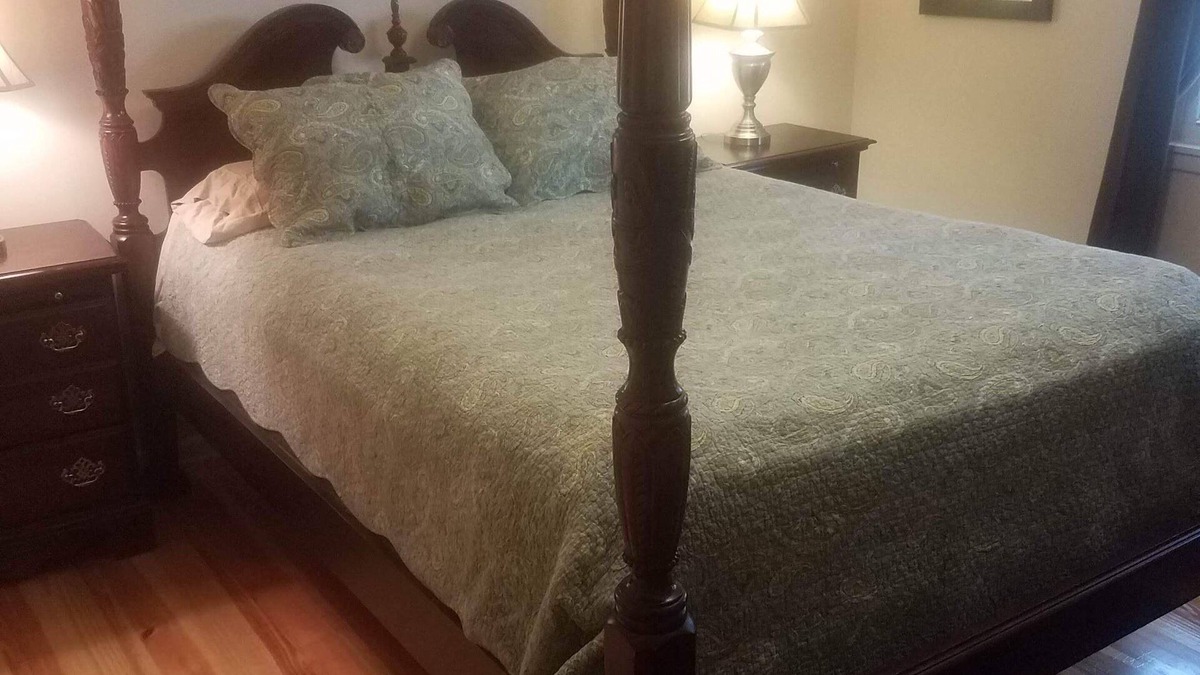 Old Village House | Old Village by the Sea 2 miles to Beach 6 miles to Chs,