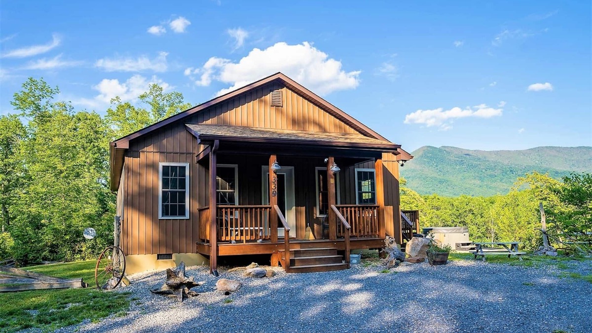 Luray Cabin | Old Wagon Ridge | 0 Bed, 1.5 Bath