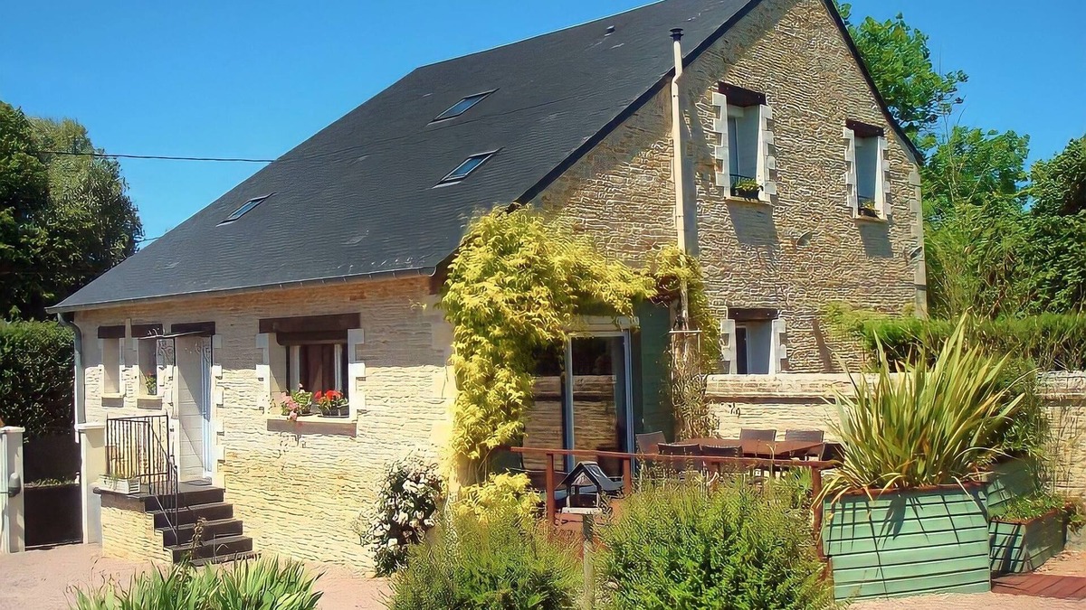 Basseneville House | Old warm and bright Cider Cellar