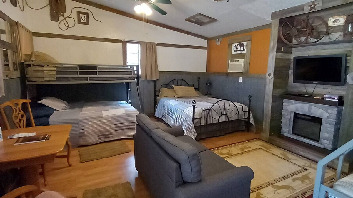 Canton Cottage | Old Western Bunkhouse Sleeps 9 "Trail's End Corral"