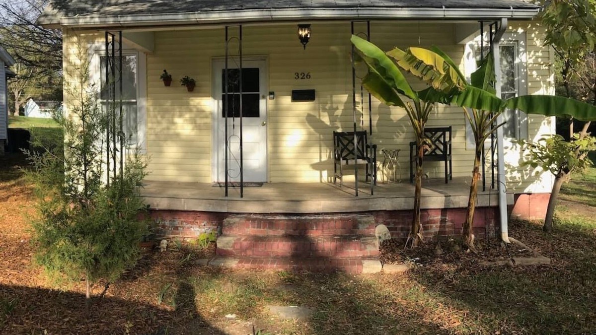 Rock Hill House | Old Yeller - Renovated House in Aragon c.1906 Near Winthrop & Glencairn Garden