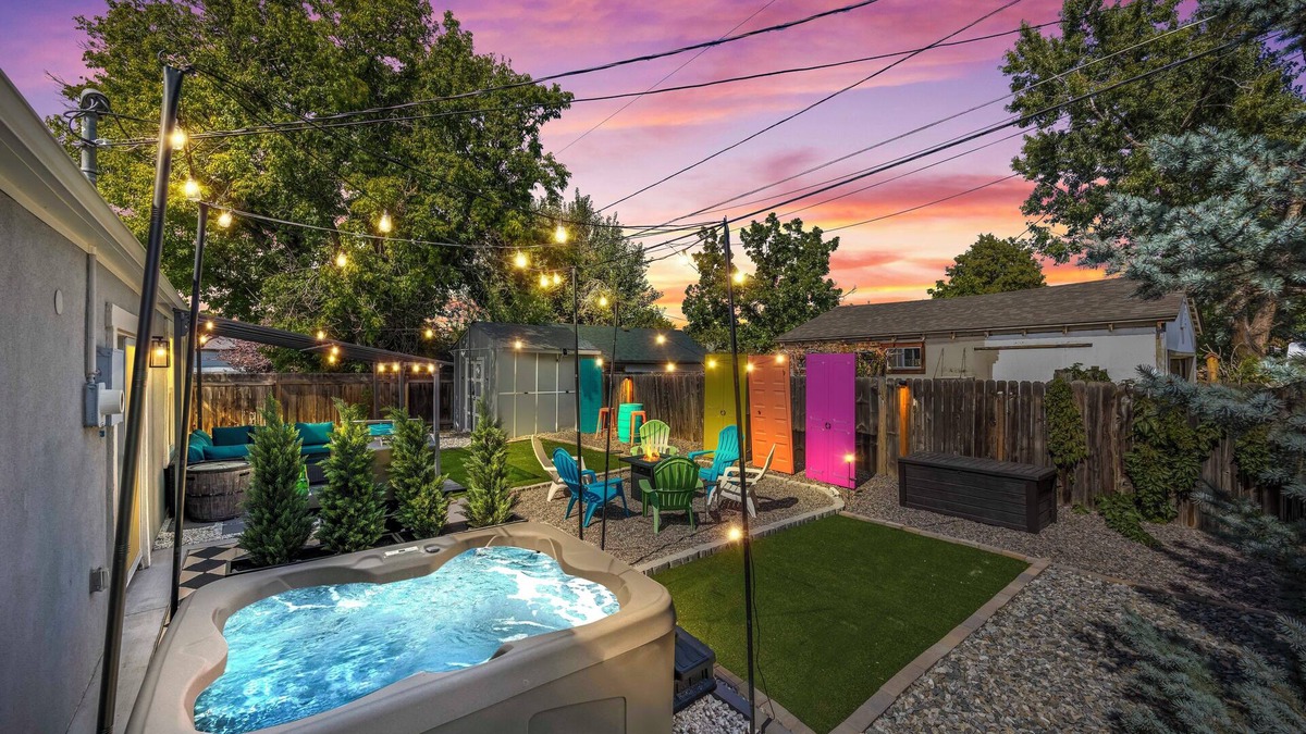 Arvada House | Olde Town Gem: 5 TVs + Hot Tub & Game Yard